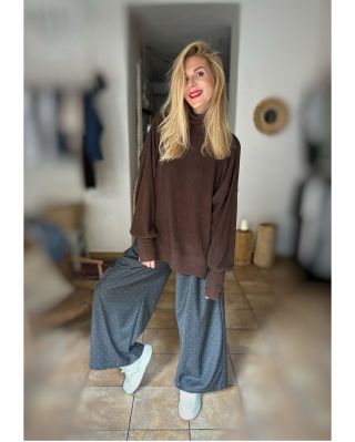 Páteční kolekce: Šedá v šedý, čokoláda a klid☕️🪵🍂 Kolekce, která dýchá podzimem — ale ne tím deštivým, spíš tím, kdy si po...