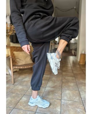 🖤 Černá sezóna je zpět! Po roce znovu přichází naše legendární černé teplákovky – a troufáme si říct, že jste se na ně...