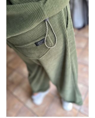 🎄 Páteční kolekce – “Na Ježíška flanelem i manšestrem” 🎄 Tahle páteční kolekce je jako Vánoce v šatníku: hřejivá, měkká,...