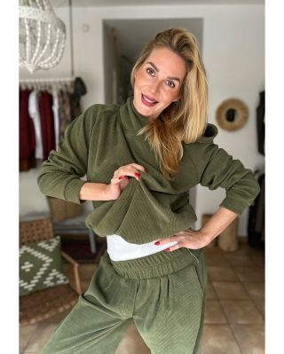 🎄 Páteční kolekce – “Na Ježíška flanelem i manšestrem” 🎄 Tahle páteční kolekce je jako Vánoce v šatníku: hřejivá, měkká,...